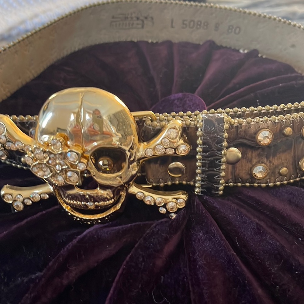 BB Simon gold skull rhinestone embezzled belt